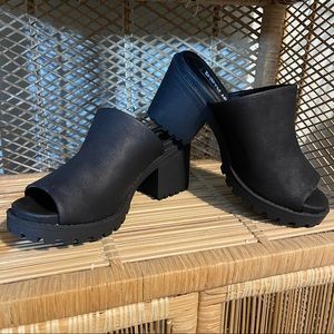 Lug sole slides